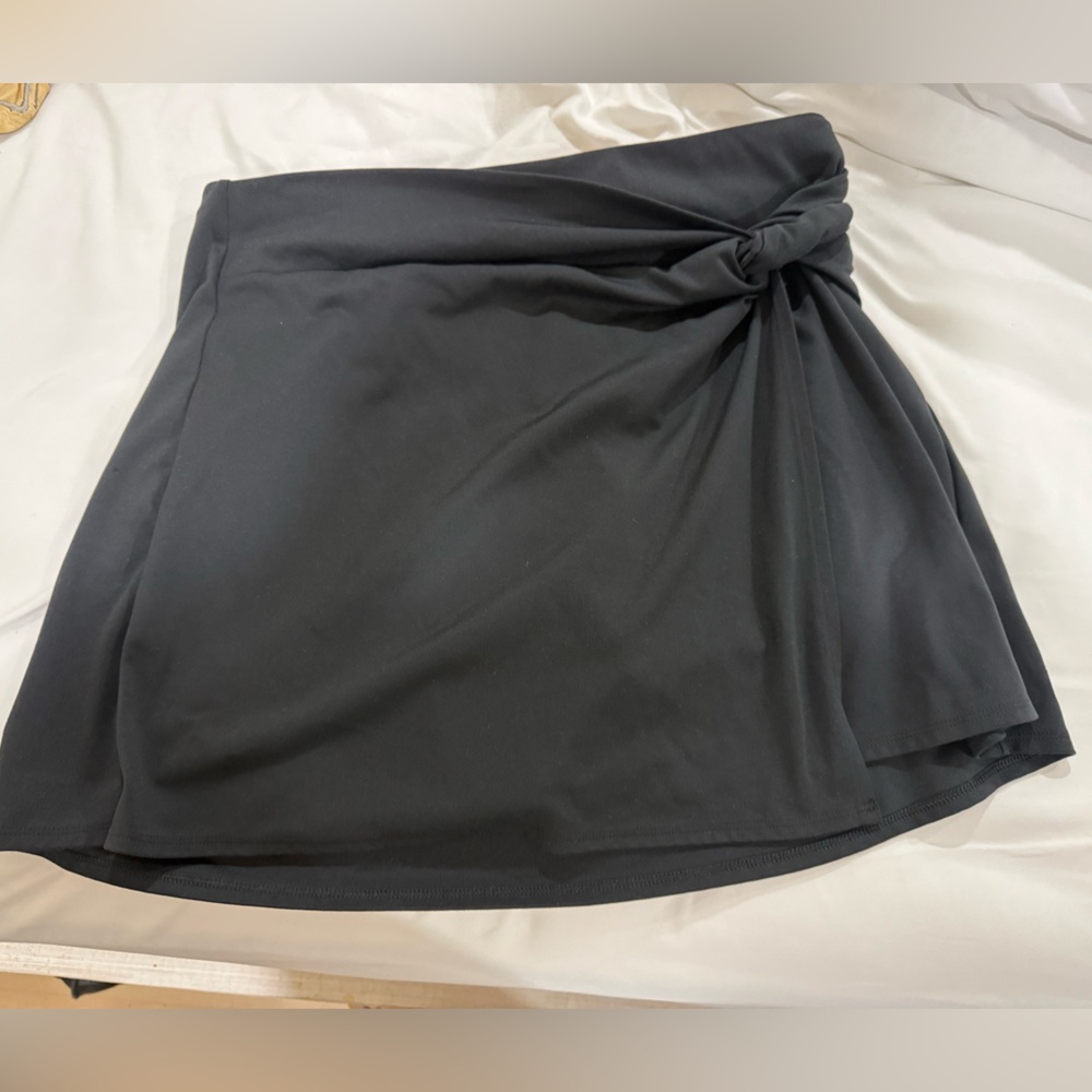 Women High rise knotted black skort M